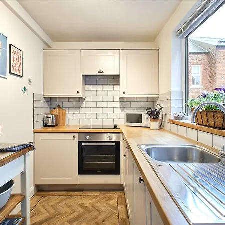 Host & - Sunstar * Whitby